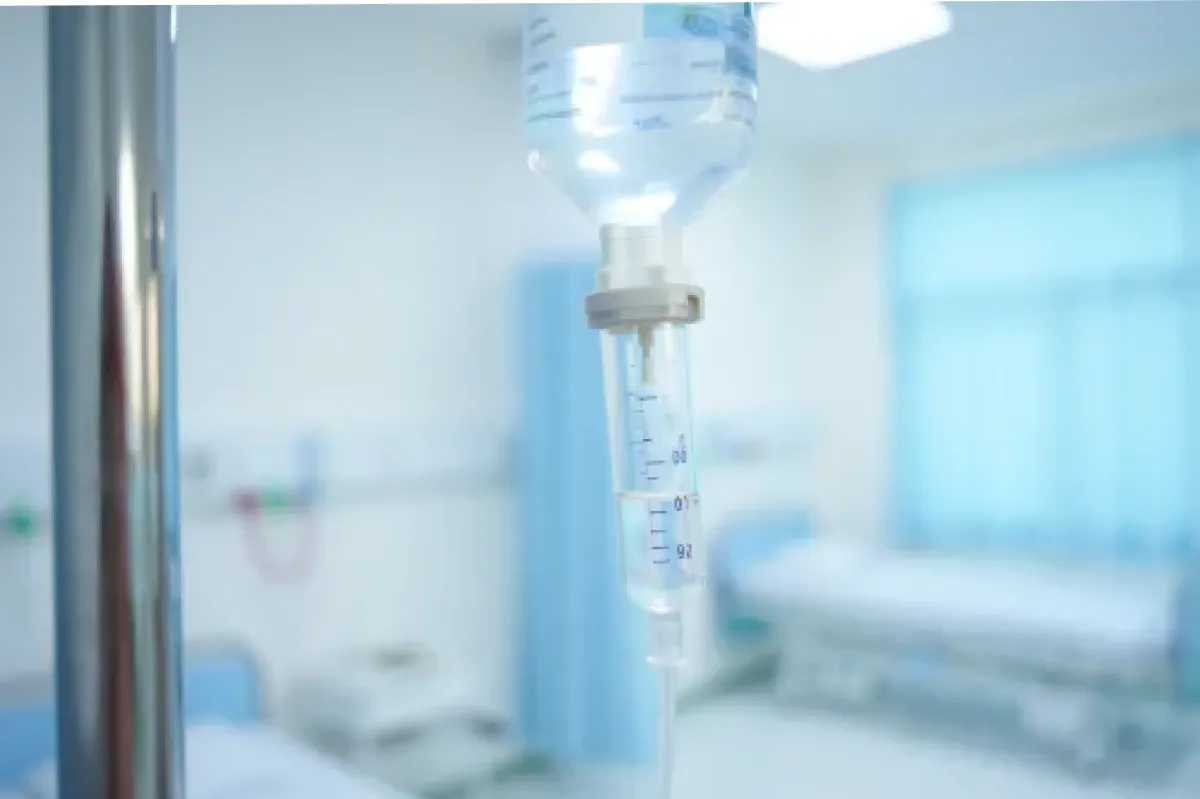 Медицинская капельница в клинике